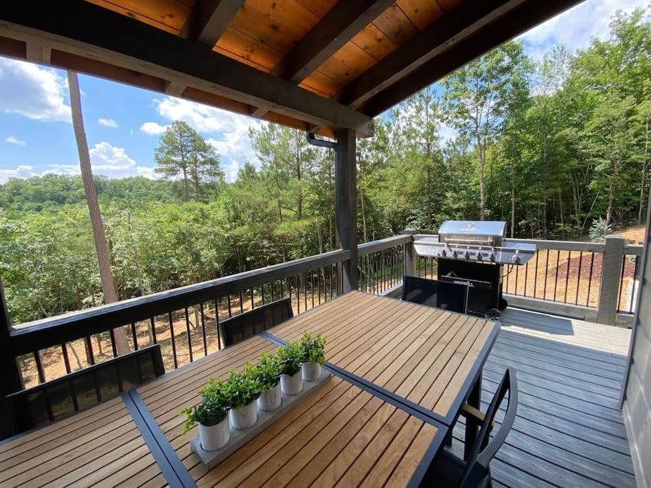 The Llaguna Lodge - New Cabin, Sleeps 10, Fire Pit, Hot Tub, In Blue Ridge , Ga Экстерьер фото
