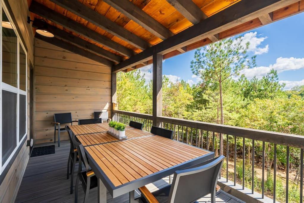 The Llaguna Lodge - New Cabin, Sleeps 10, Fire Pit, Hot Tub, In Blue Ridge , Ga Экстерьер фото