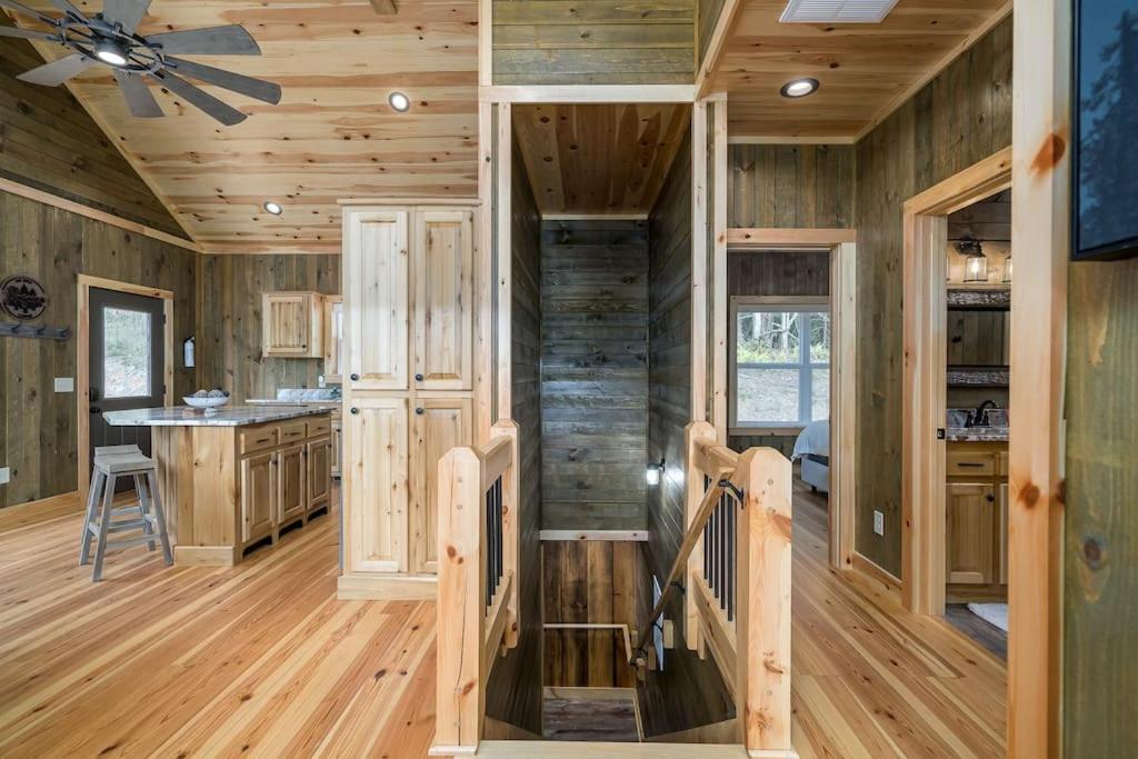The Llaguna Lodge - New Cabin, Sleeps 10, Fire Pit, Hot Tub, In Blue Ridge , Ga Экстерьер фото