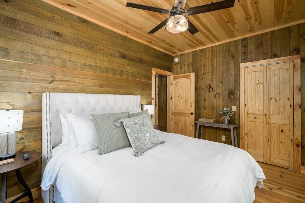 The Llaguna Lodge - New Cabin, Sleeps 10, Fire Pit, Hot Tub, In Blue Ridge , Ga Экстерьер фото